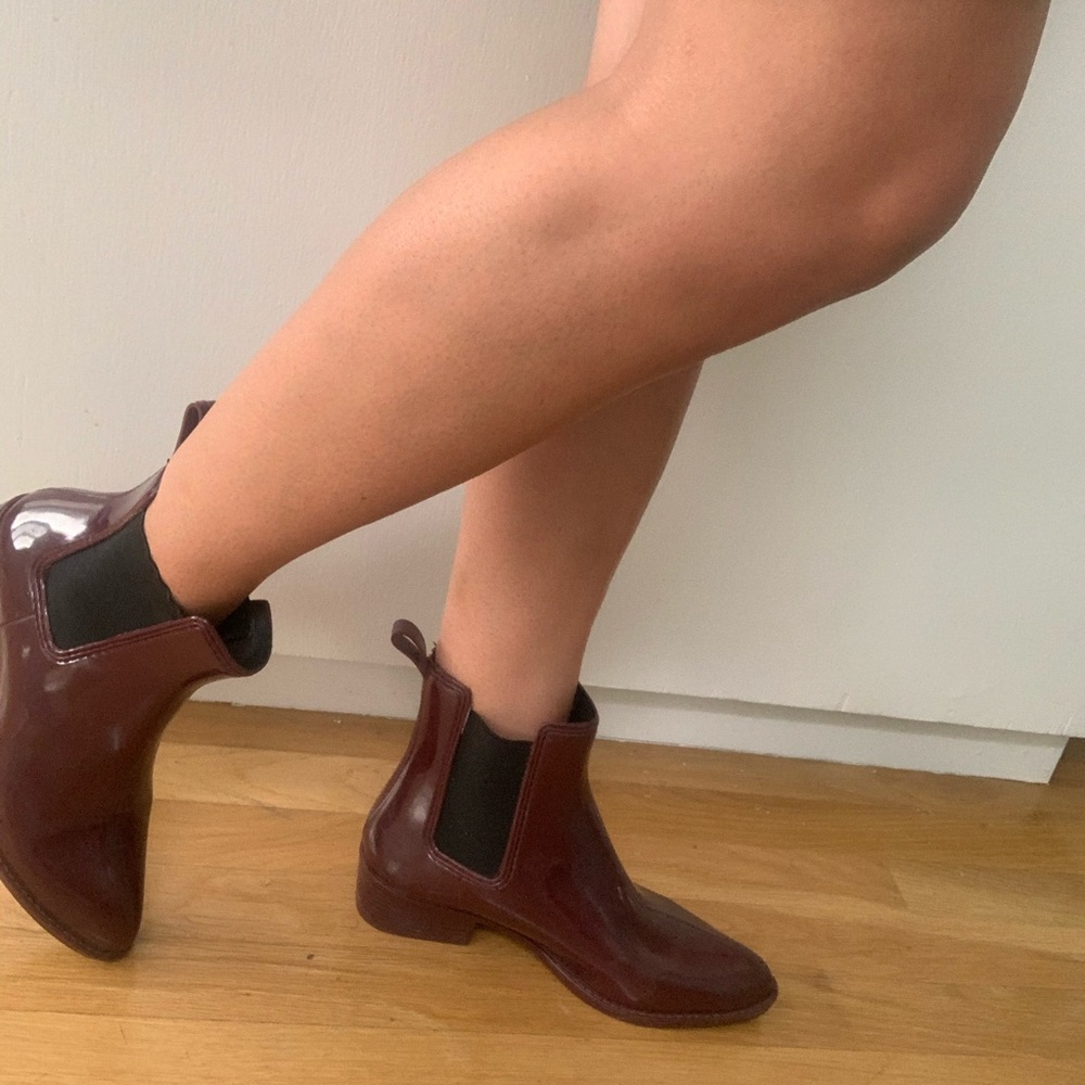 Short pointed Maroon rain boots